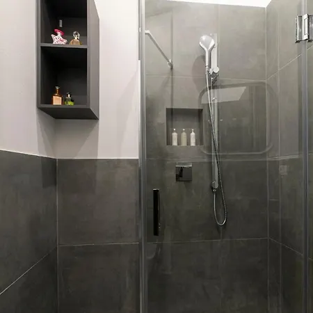 Housmart Caldarese 5 * Болонья